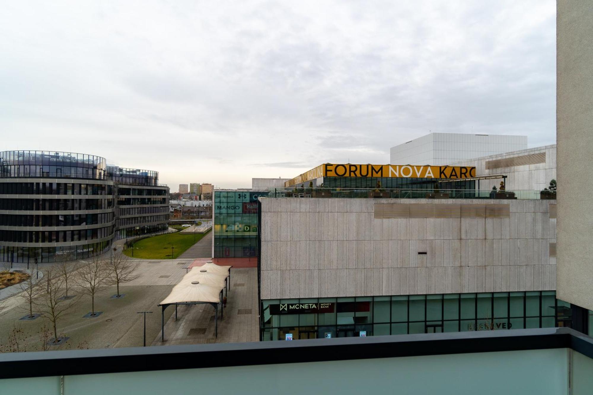 Bnb New Beautiful Apartment In The Center Of Ostrava With Option Garage Parking Exteriör bild