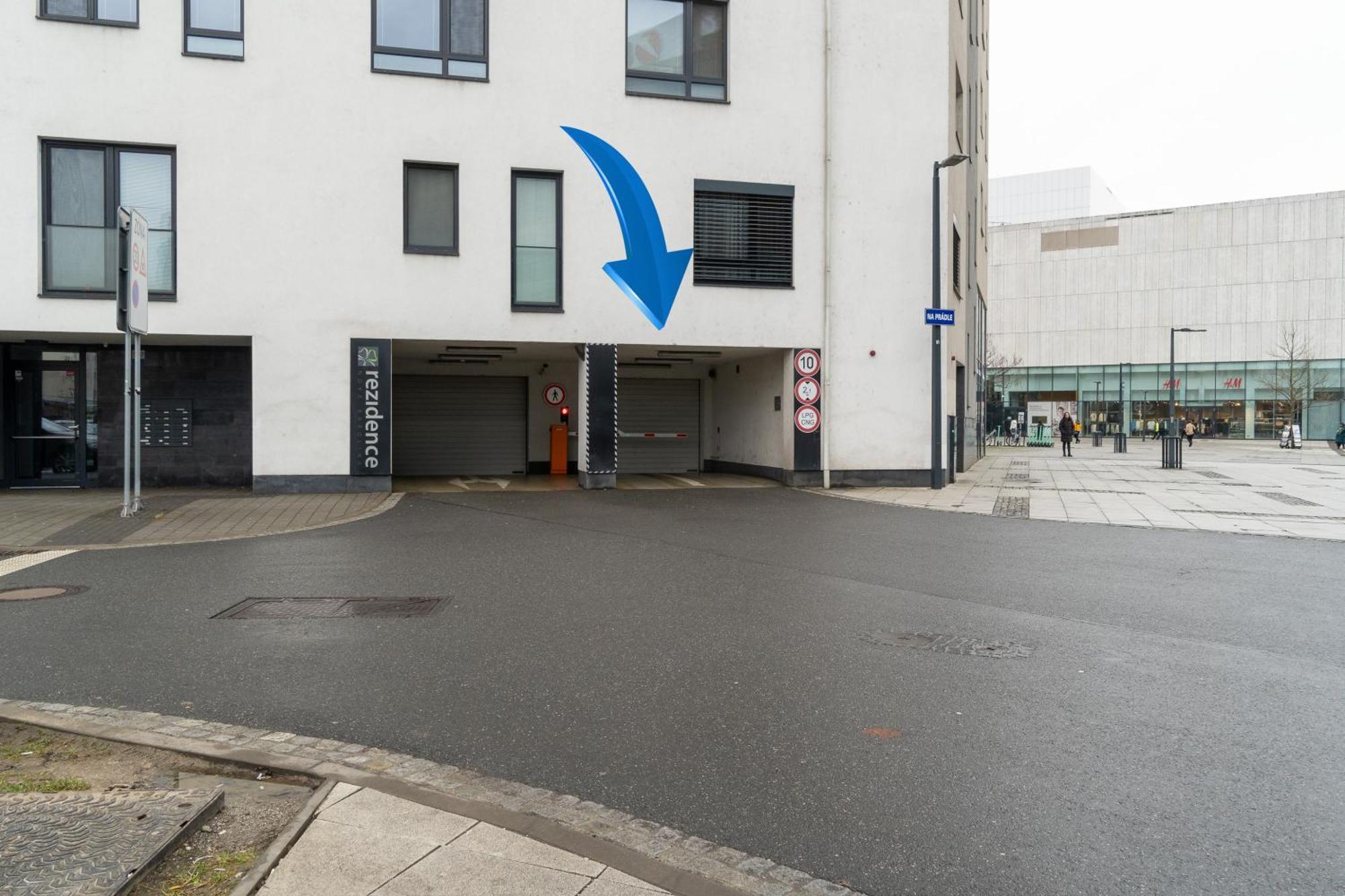 Bnb New Beautiful Apartment In The Center Of Ostrava With Option Garage Parking Exteriör bild