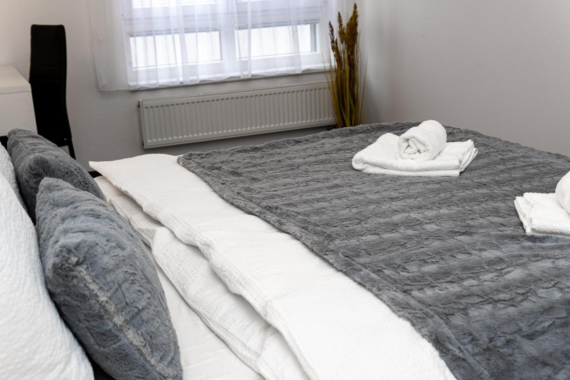 Bnb New Beautiful Apartment In The Center Of Ostrava With Option Garage Parking Exteriör bild