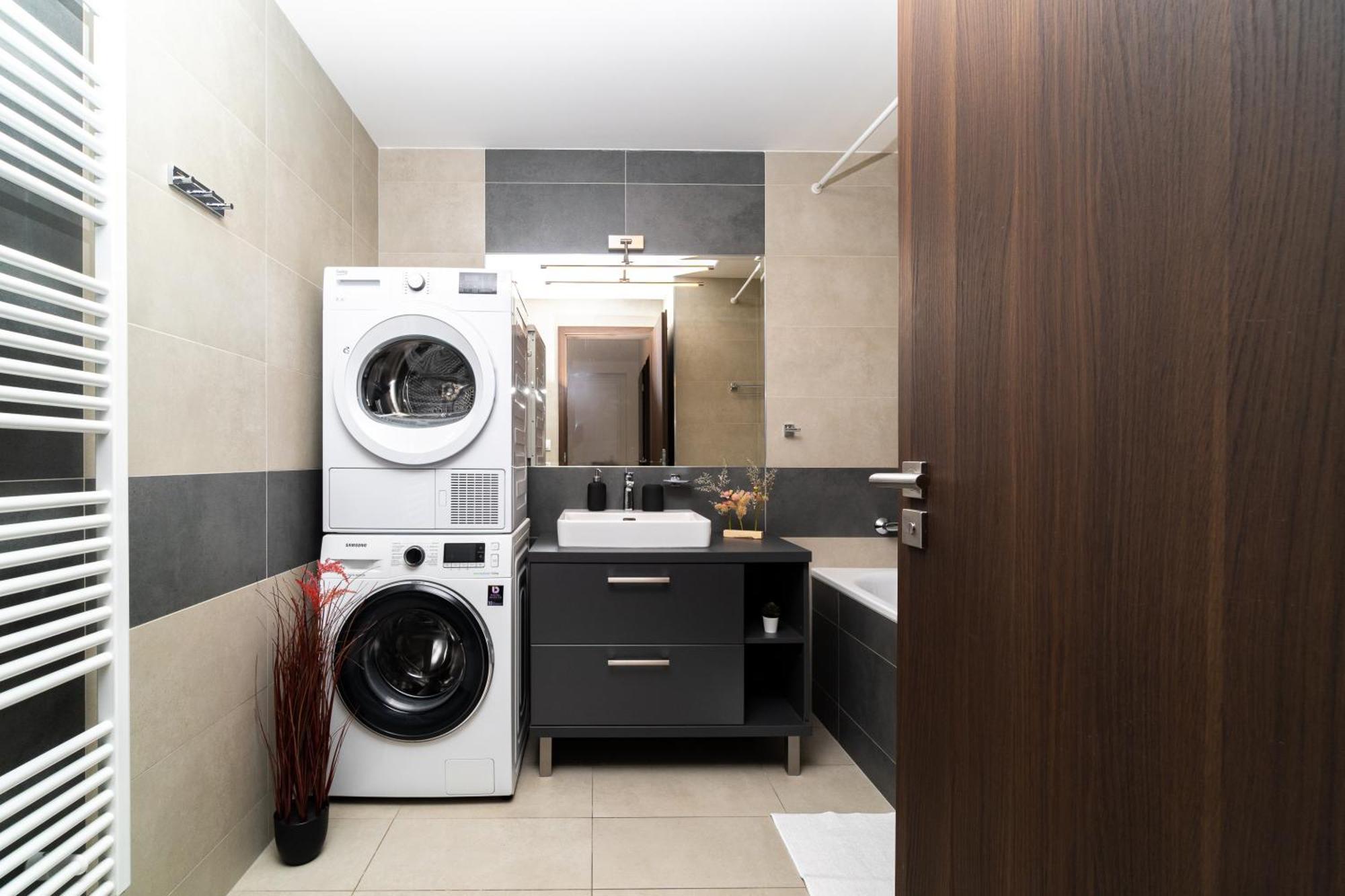 Bnb New Beautiful Apartment In The Center Of Ostrava With Option Garage Parking Exteriör bild